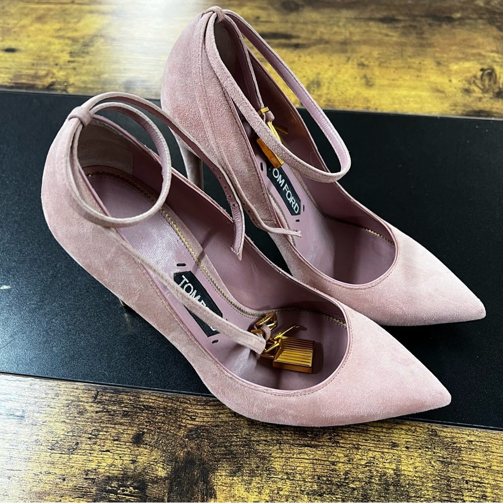 Tom Ford Womens Suede Rose Pink Padlock Pumps Pointed Toe Size 38.5 ON-D72